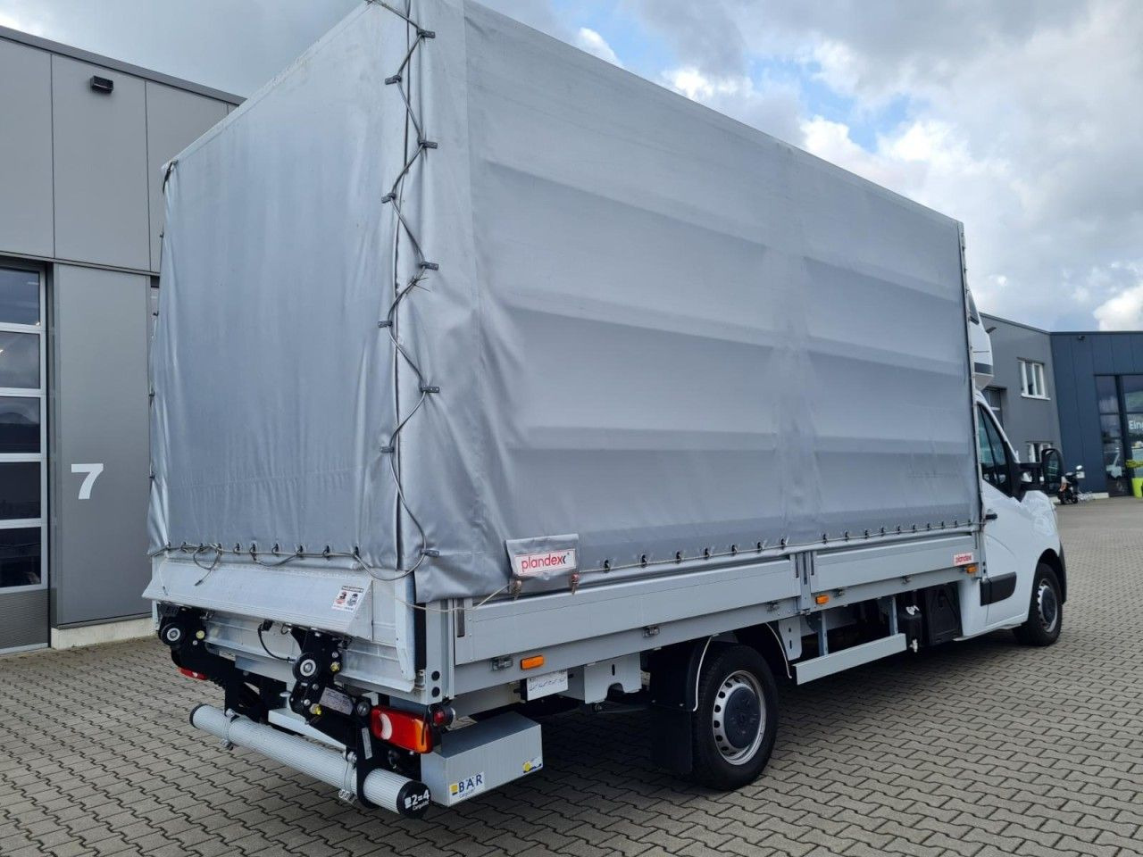 Renault Master 3,5t Pritsche dCi Plane Schlafkab. LBW - Furgoneta con lona: foto 4 Renault Master 3,5t Pritsche dCi Plane Schlafkab. LBW - Furgoneta con lona: foto 4