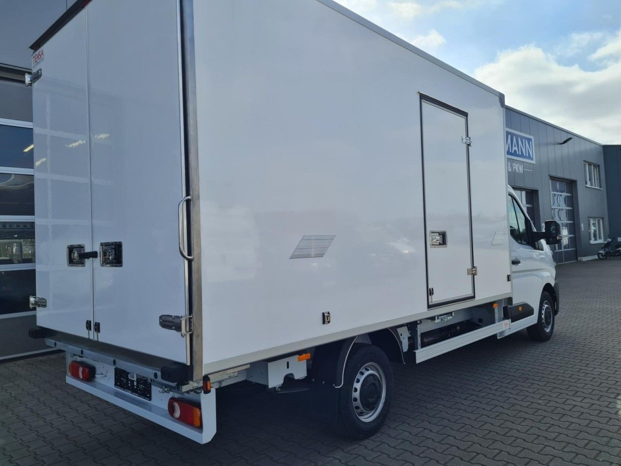 Renault Master 35 New Möbel Koffer KLIMA KOMFORT TEMPOMA - Furgoneta caja cerrada: foto 4 Renault Master 35 New Möbel Koffer KLIMA KOMFORT TEMPOMA - Furgoneta caja cerrada: foto 4
