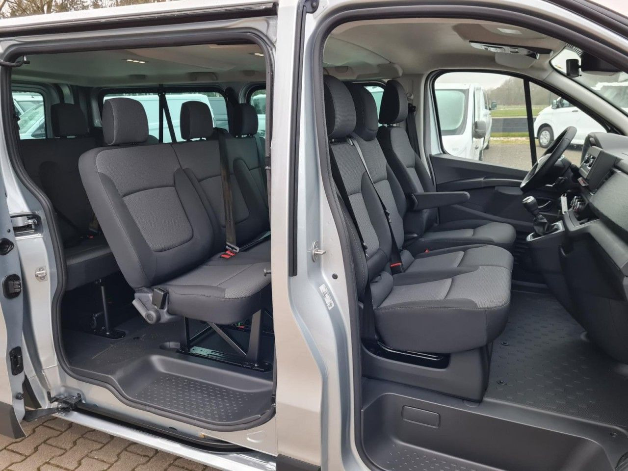 Renault Trafic Kombi 9-Sitze L2 Grand Equilibre KLIMA TE - Coche: foto 4 Renault Trafic Kombi 9-Sitze L2 Grand Equilibre KLIMA TE - Coche: foto 4