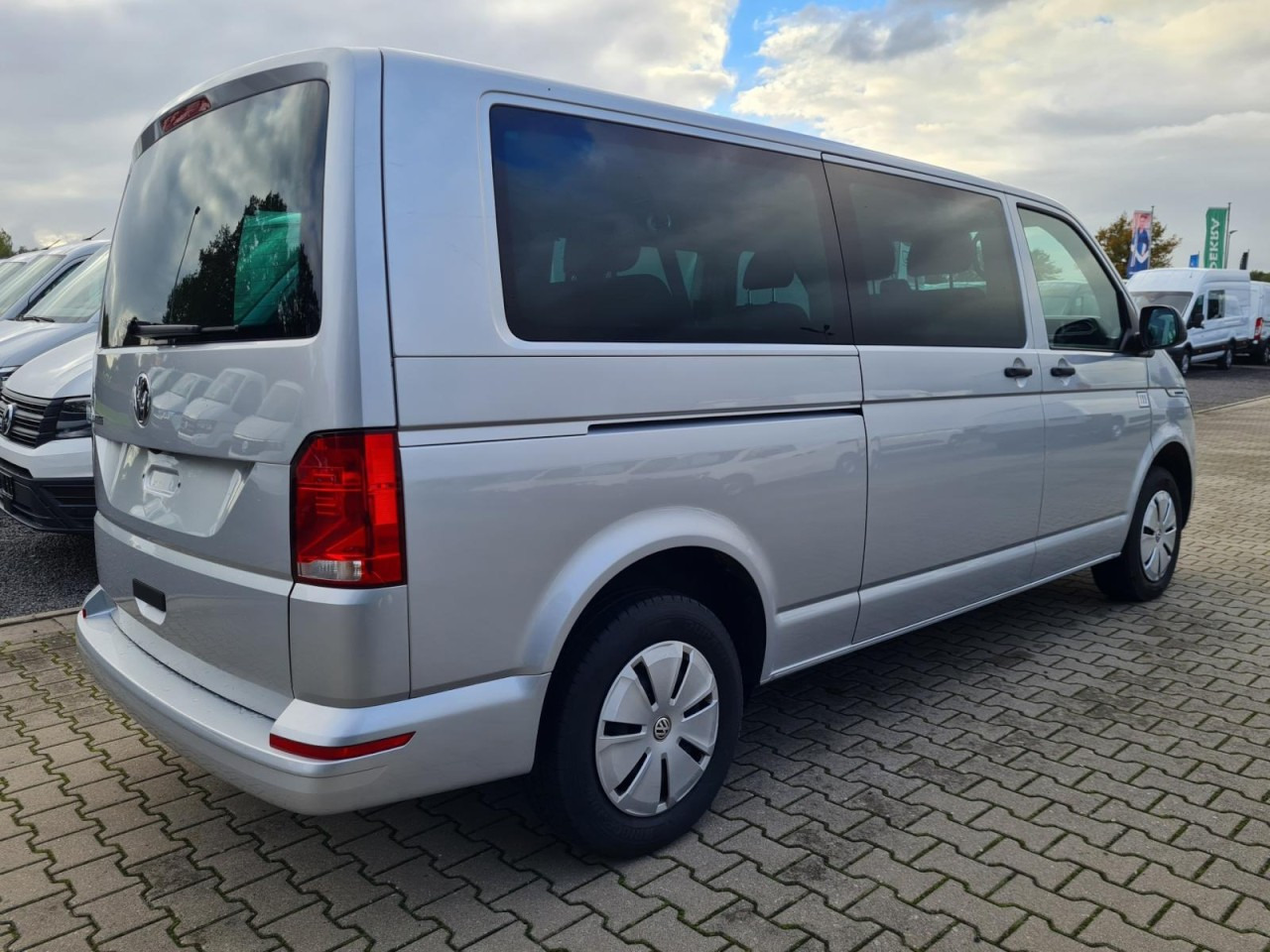VW Volkswagen T6.1 Caravelle TDI lang 9 Sitzer 2 Schiebetüren Trendl. - Minibús, Furgoneta de pasajeros: foto 4 VW Volkswagen T6.1 Caravelle TDI lang 9 Sitzer 2 Schiebetüren Trendl. - Minibús, Furgoneta de pasajeros: foto 4