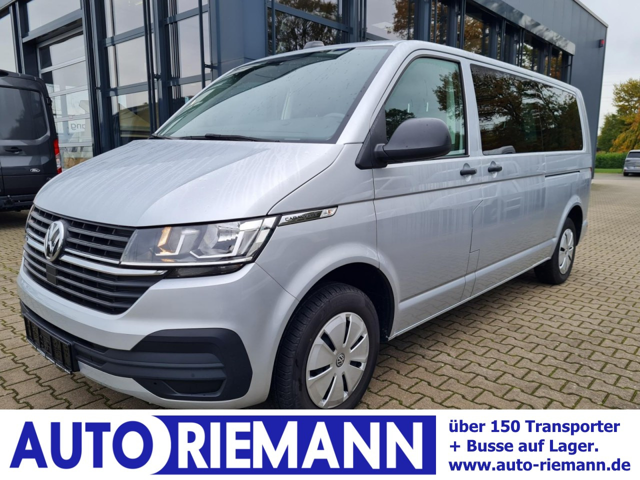 Volkswagen T6.1 Caravelle TDI lang 9 Sitzer 2 Schiebetüren Trendl. - Furgoneta combi: foto 1 Volkswagen T6.1 Caravelle TDI lang 9 Sitzer 2 Schiebetüren Trendl. - Furgoneta combi: foto 1