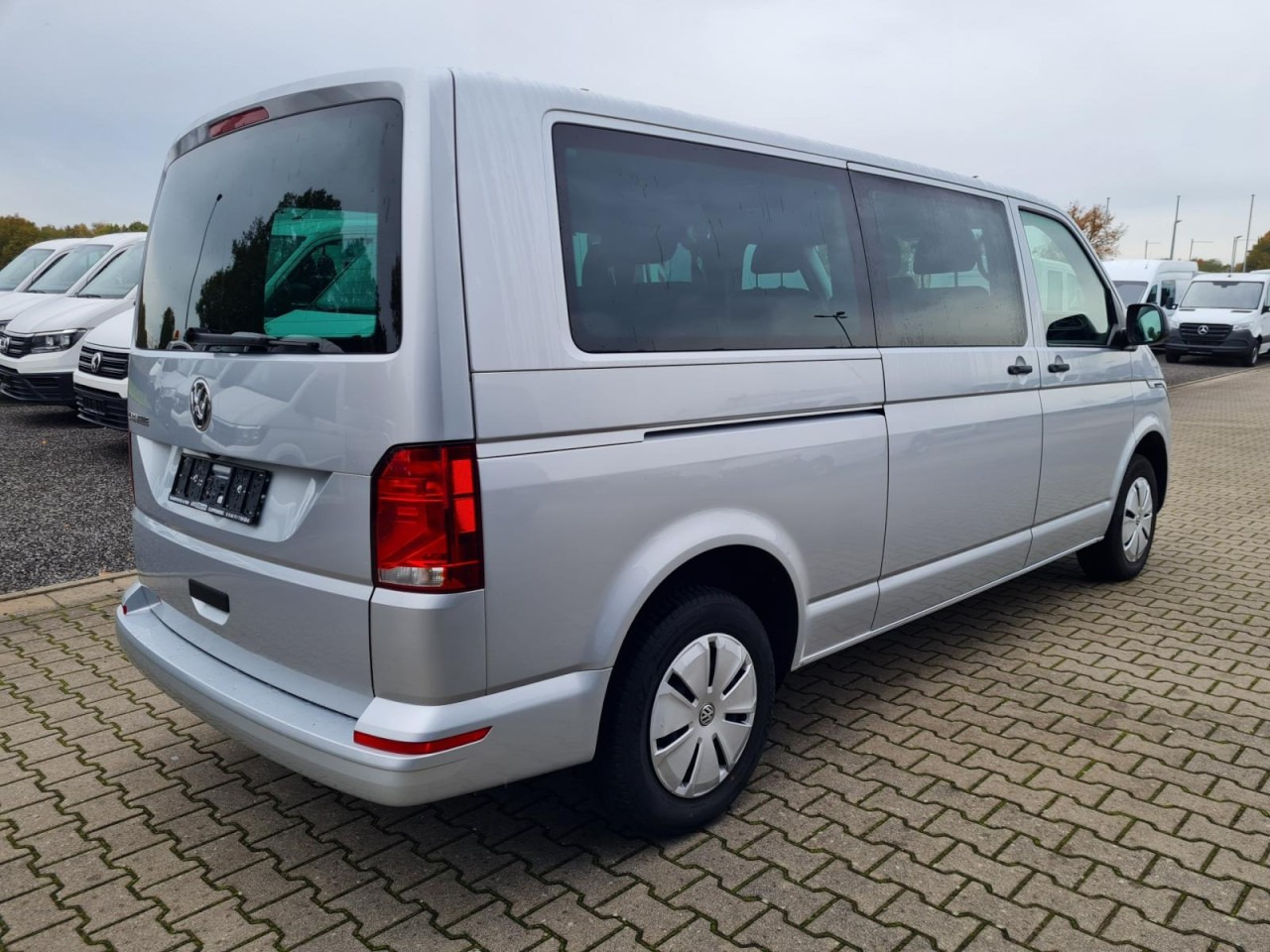 Volkswagen T6.1 Caravelle TDI lang 9 Sitzer 2 Schiebetüren Trendl. - Furgoneta combi: foto 5 Volkswagen T6.1 Caravelle TDI lang 9 Sitzer 2 Schiebetüren Trendl. - Furgoneta combi: foto 5