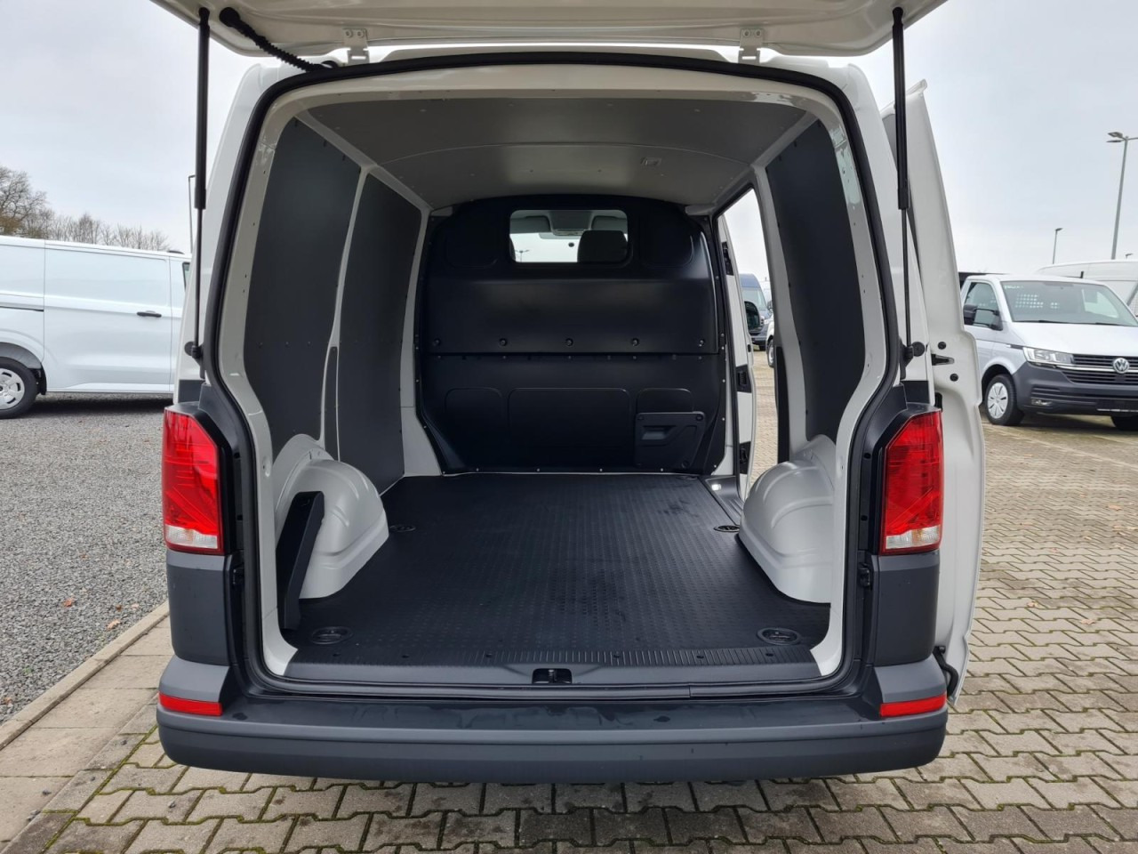 Volkswagen T6.1 Kasten KR Heckklappe KAMERA KLIMA NAVI/APP - Furgoneta pequeña: foto 5 Volkswagen T6.1 Kasten KR Heckklappe KAMERA KLIMA NAVI/APP - Furgoneta pequeña: foto 5