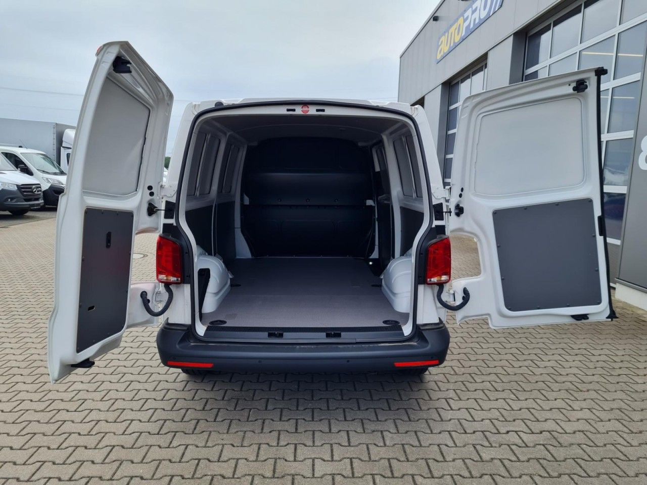 Furgoneta pequeña Volkswagen T6.1 Kasten lang DSG KLIMA KOMFORT ACC TEMPO PDC: foto 18