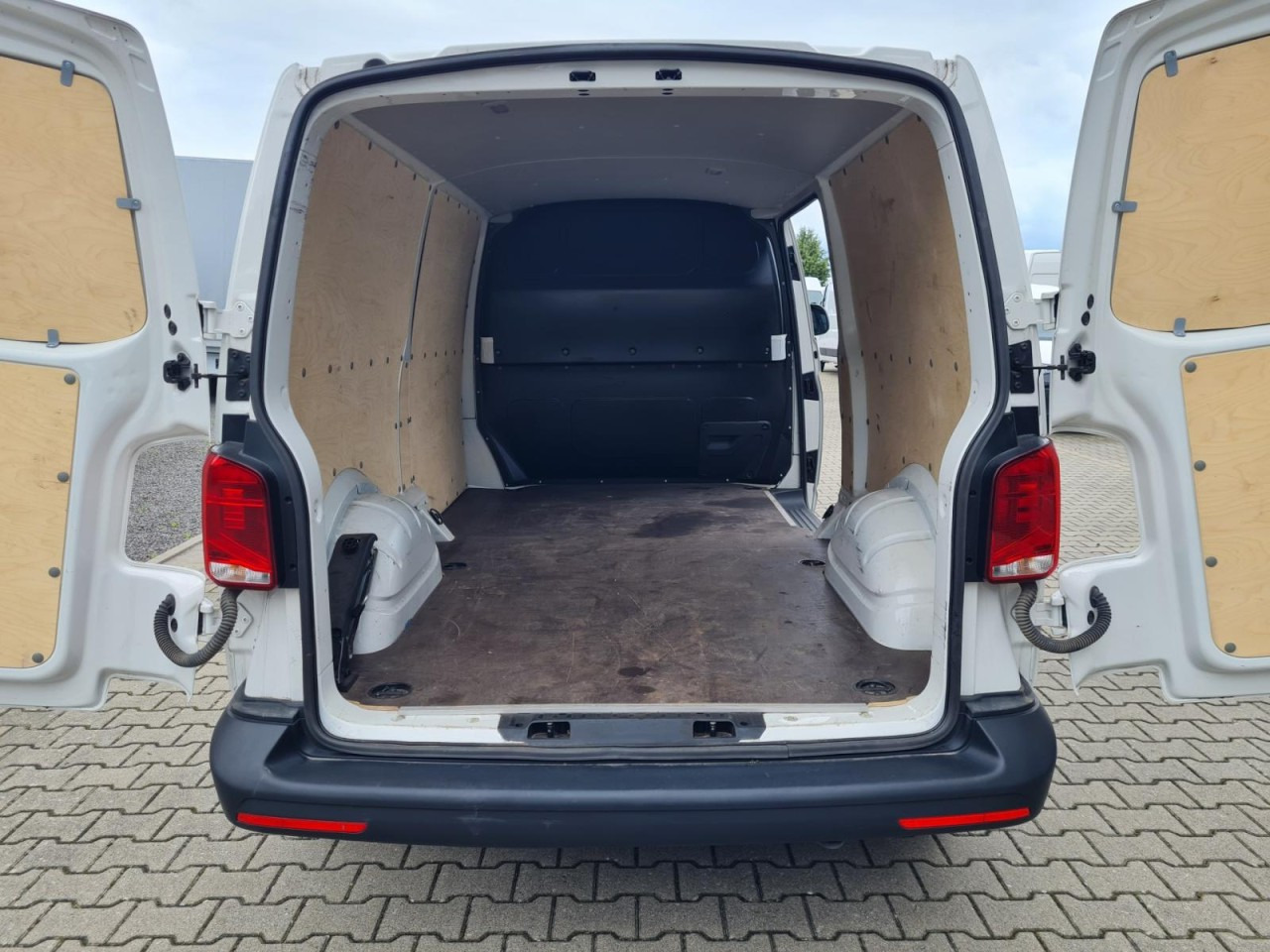 Furgoneta pequeña Volkswagen T6.1 Kasten lang Flügeltüren KLIMA KOMFORT TEMPOMAT: foto 7 Furgoneta pequeña Volkswagen T6.1 Kasten lang Flügeltüren KLIMA KOMFORT TEMPOMAT: foto 7