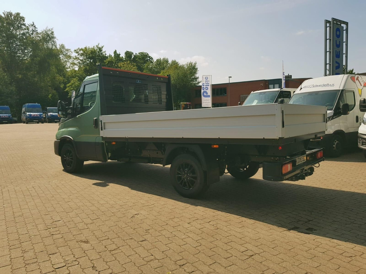 Iveco Daily 35S14HA8 Pritsche AHK 100 kW (136 PS),... - Furgoneta caja abierta: foto 3 Iveco Daily 35S14HA8 Pritsche AHK 100 kW (136 PS),... - Furgoneta caja abierta: foto 3