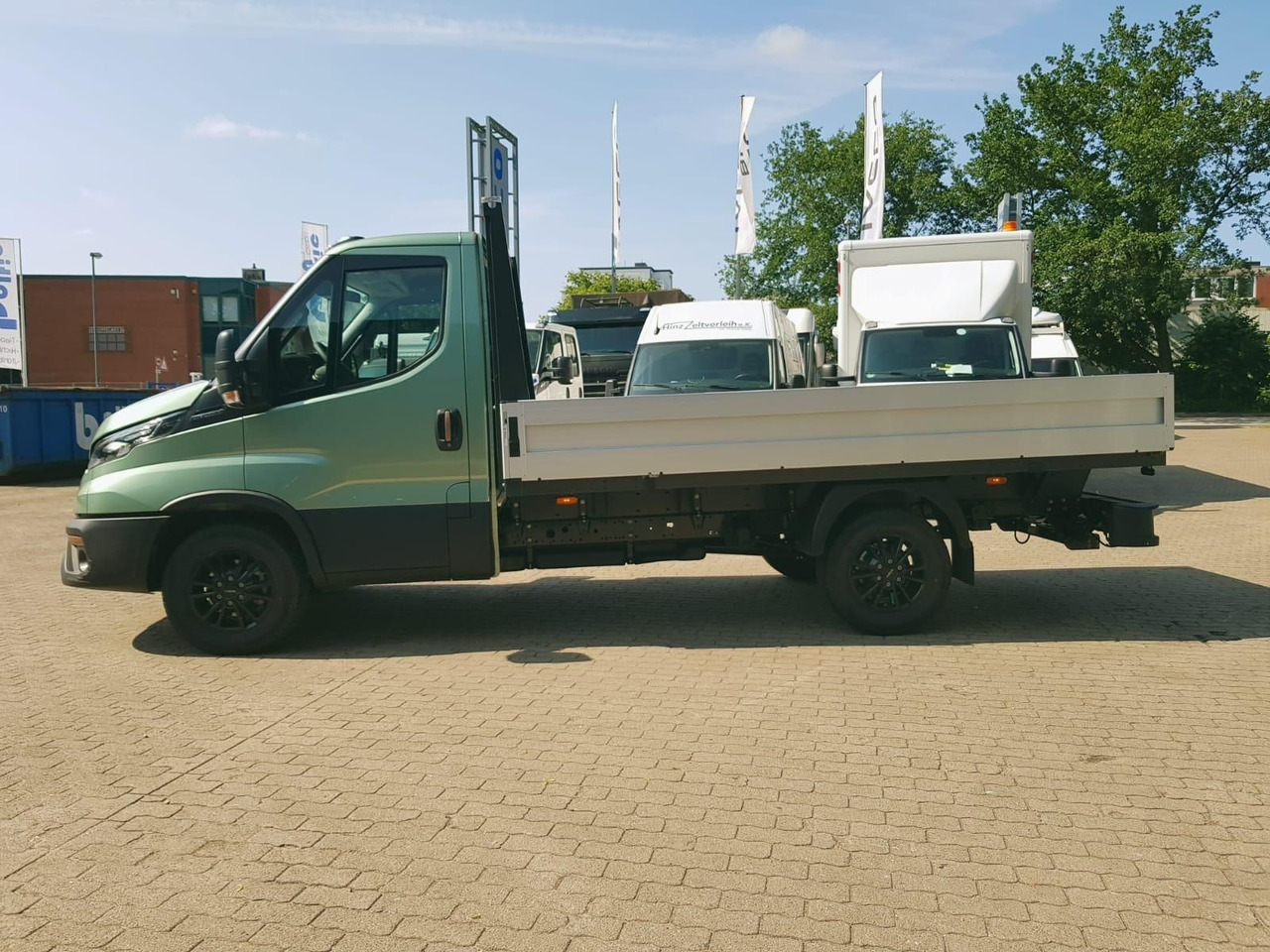 Iveco Daily 35S14HA8 Pritsche AHK 100 kW (136 PS),... - Furgoneta caja abierta: foto 2 Iveco Daily 35S14HA8 Pritsche AHK 100 kW (136 PS),... - Furgoneta caja abierta: foto 2