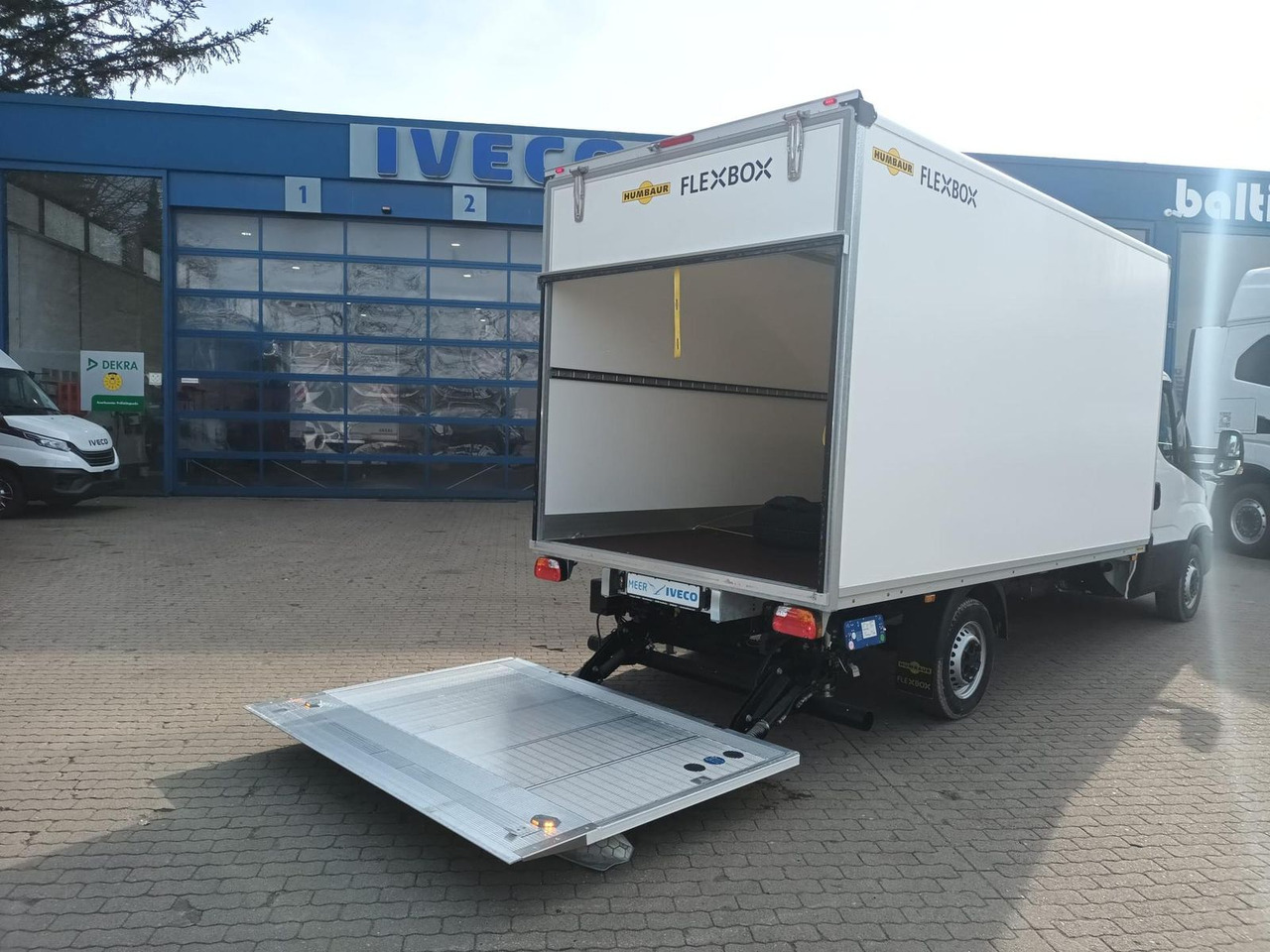Iveco Daily 35S14HE Koffer LBW, Rückfahrkamera 2x a... - Furgoneta caja cerrada: foto 4 Iveco Daily 35S14HE Koffer LBW, Rückfahrkamera 2x a... - Furgoneta caja cerrada: foto 4