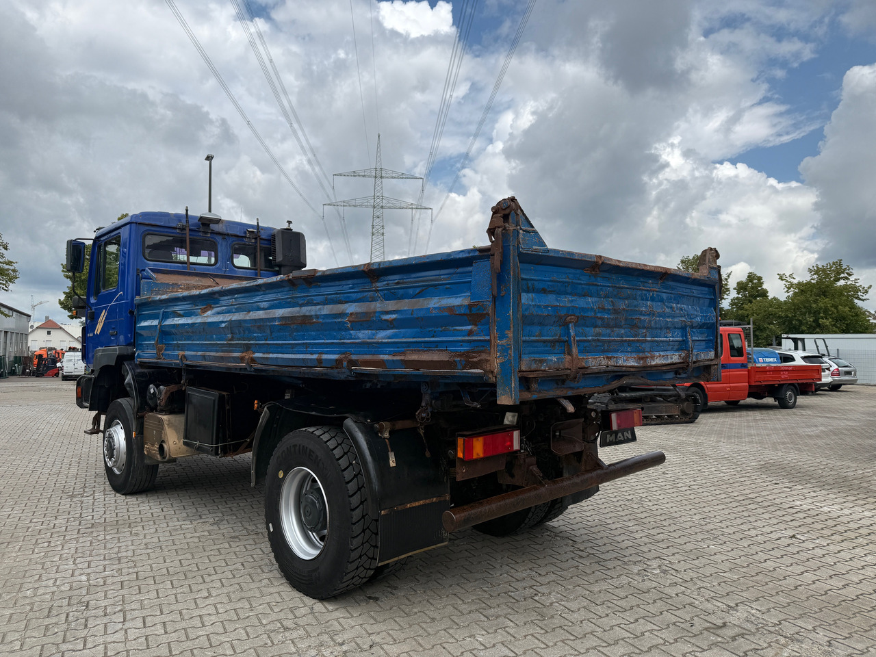 MAN 19.364 3-Seiten-Kipper Allrad Winterdienst - Camión volquete: foto 5 MAN 19.364 3-Seiten-Kipper Allrad Winterdienst - Camión volquete: foto 5