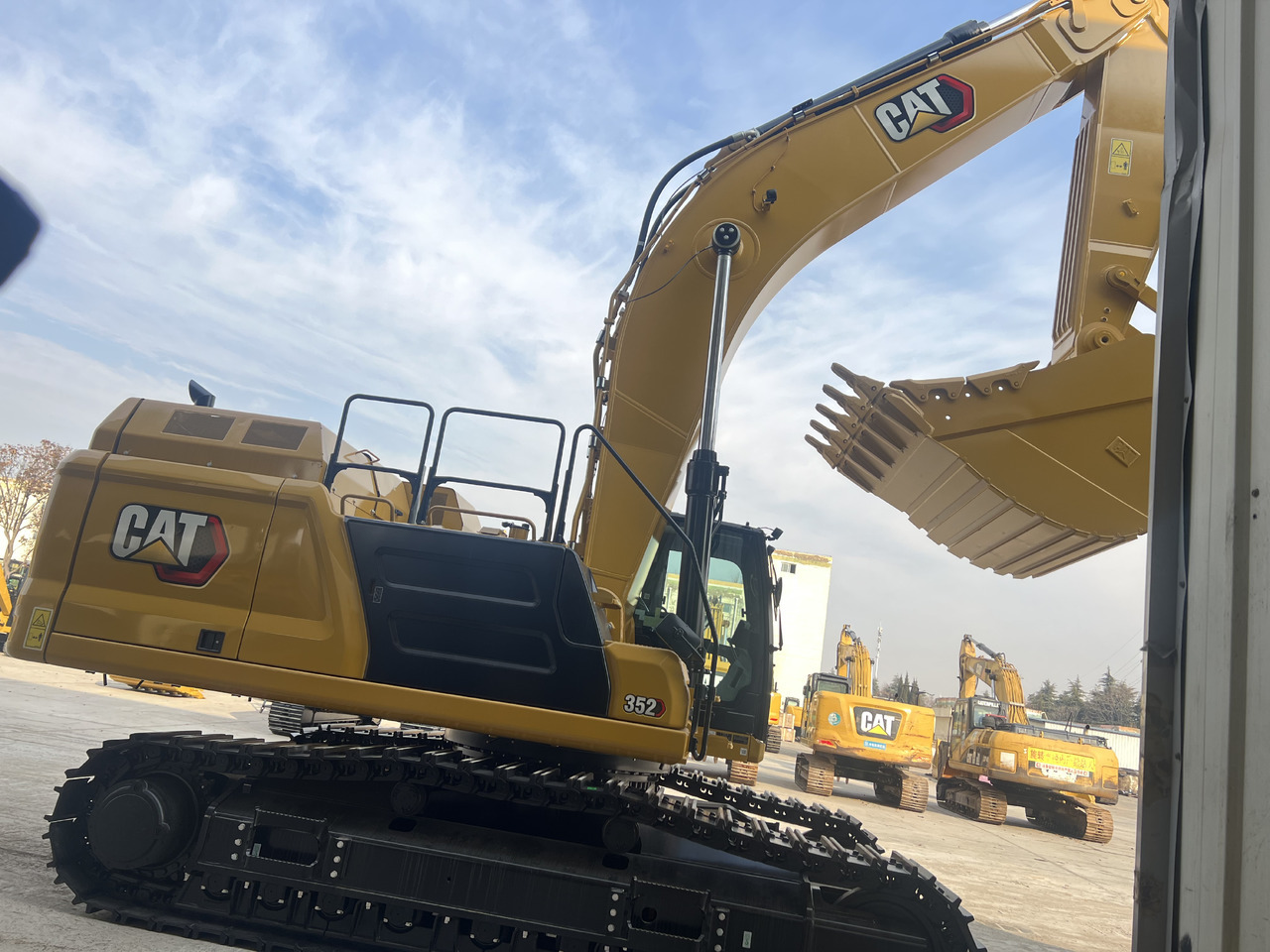 Excavadora de cadenas nuevo Caterpillar 352: foto 6