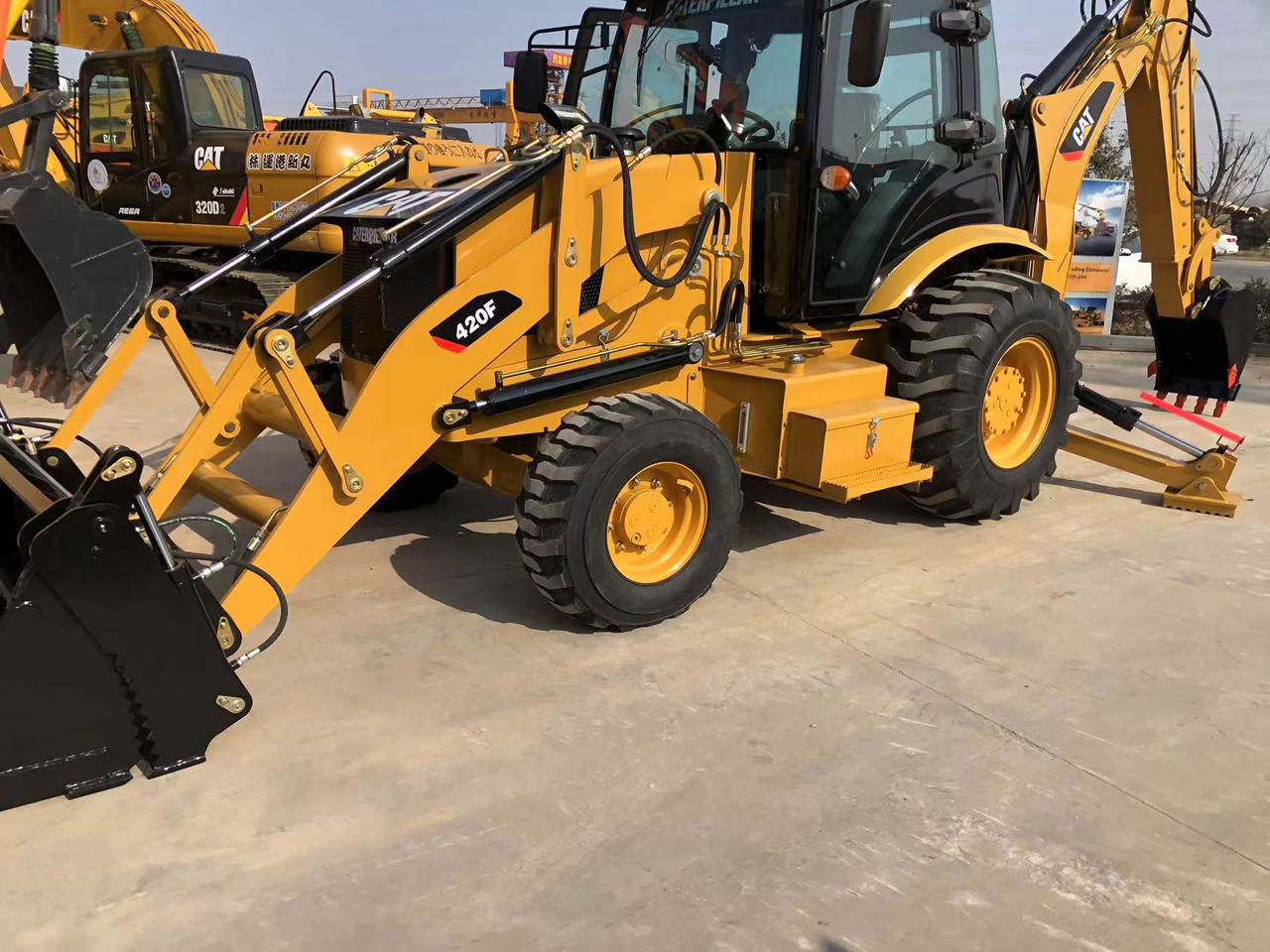 Caterpillar 420F - Retroexcavadora: foto 1 Caterpillar 420F - Retroexcavadora: foto 1