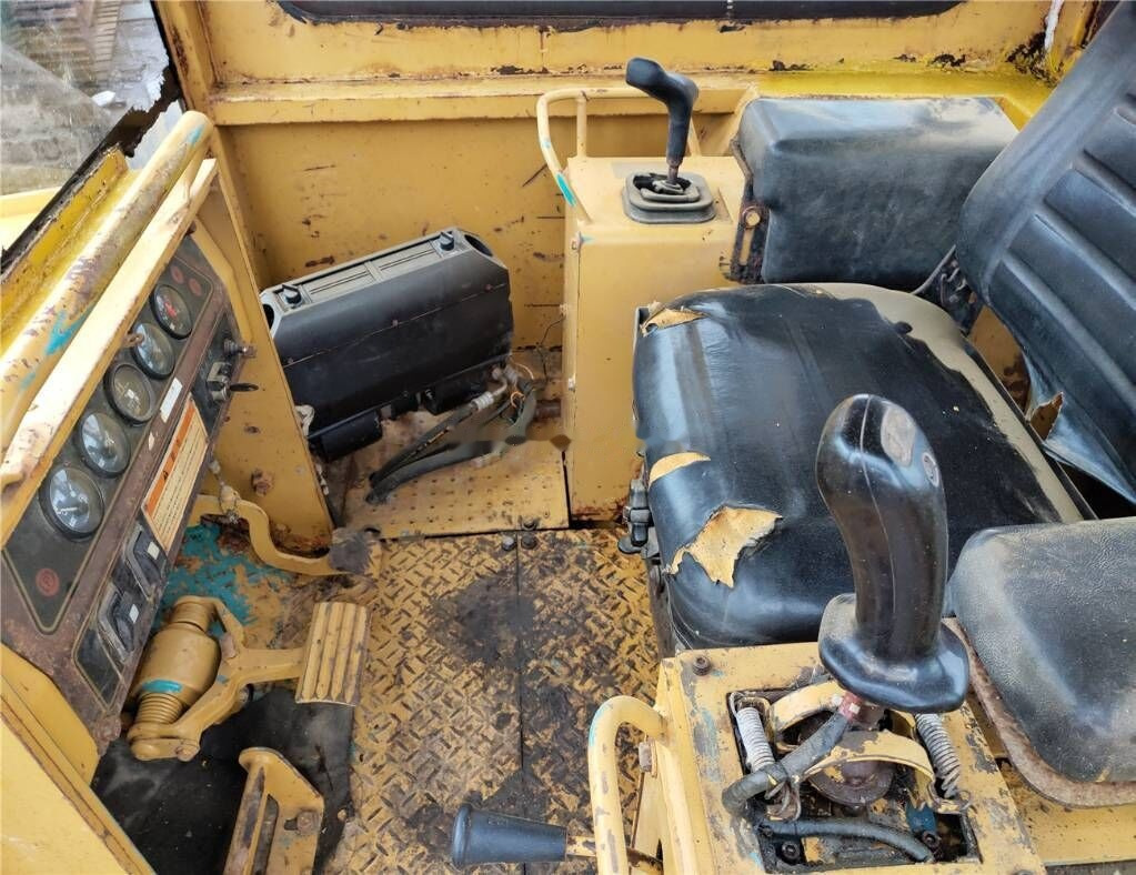 Bulldozer Caterpillar D4C: foto 6
