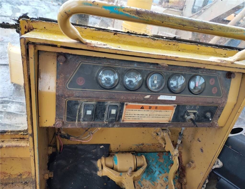Bulldozer Caterpillar D4C: foto 8