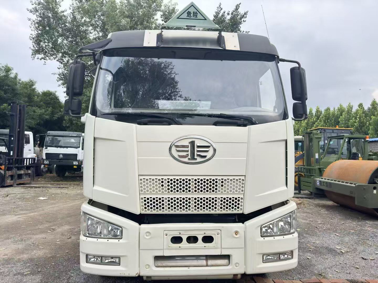 FAW  - Camión cisterna: foto 4 FAW  - Camión cisterna: foto 4