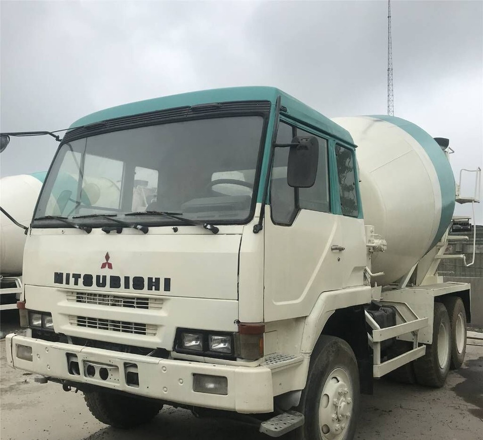 Mitsubishi FV415J - Camión hormigonera: foto 1 Mitsubishi FV415J - Camión hormigonera: foto 1