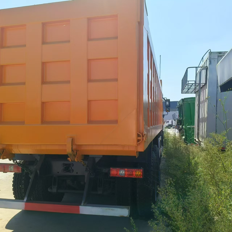 SHACMAN F3000 8*4 Dump truck - Camión volquete: foto 4 SHACMAN F3000 8*4 Dump truck - Camión volquete: foto 4