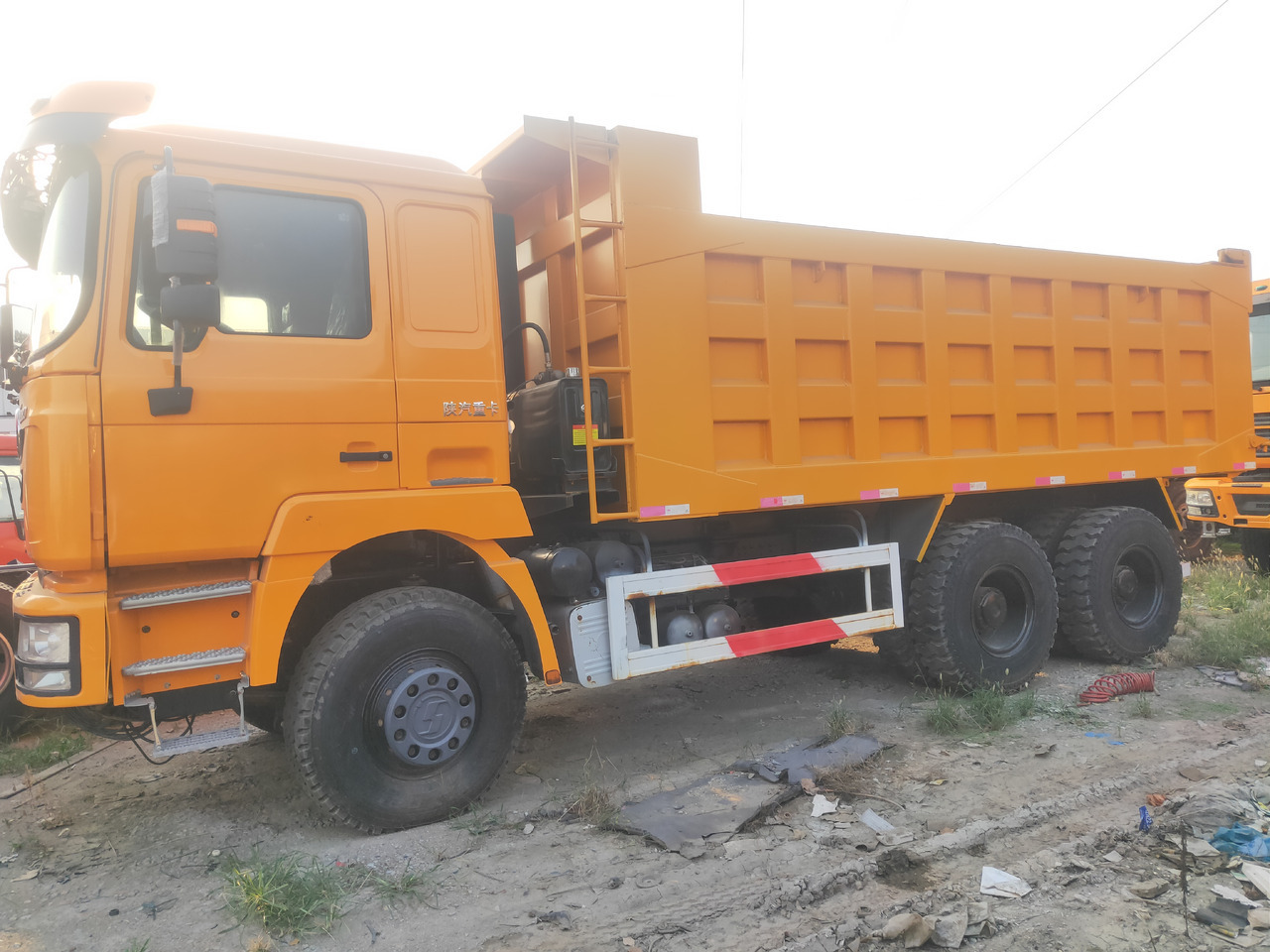 Shacman F3000 6*4 Dump truck - Camión volquete: foto 3 Shacman F3000 6*4 Dump truck - Camión volquete: foto 3