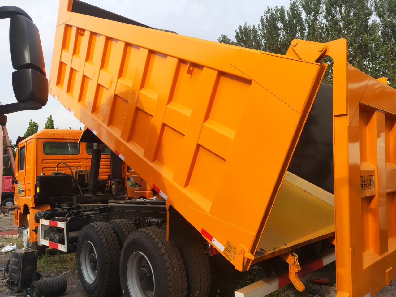 Shacman F3000 6*4 Dump truck - Camión volquete: foto 3 Shacman F3000 6*4 Dump truck - Camión volquete: foto 3