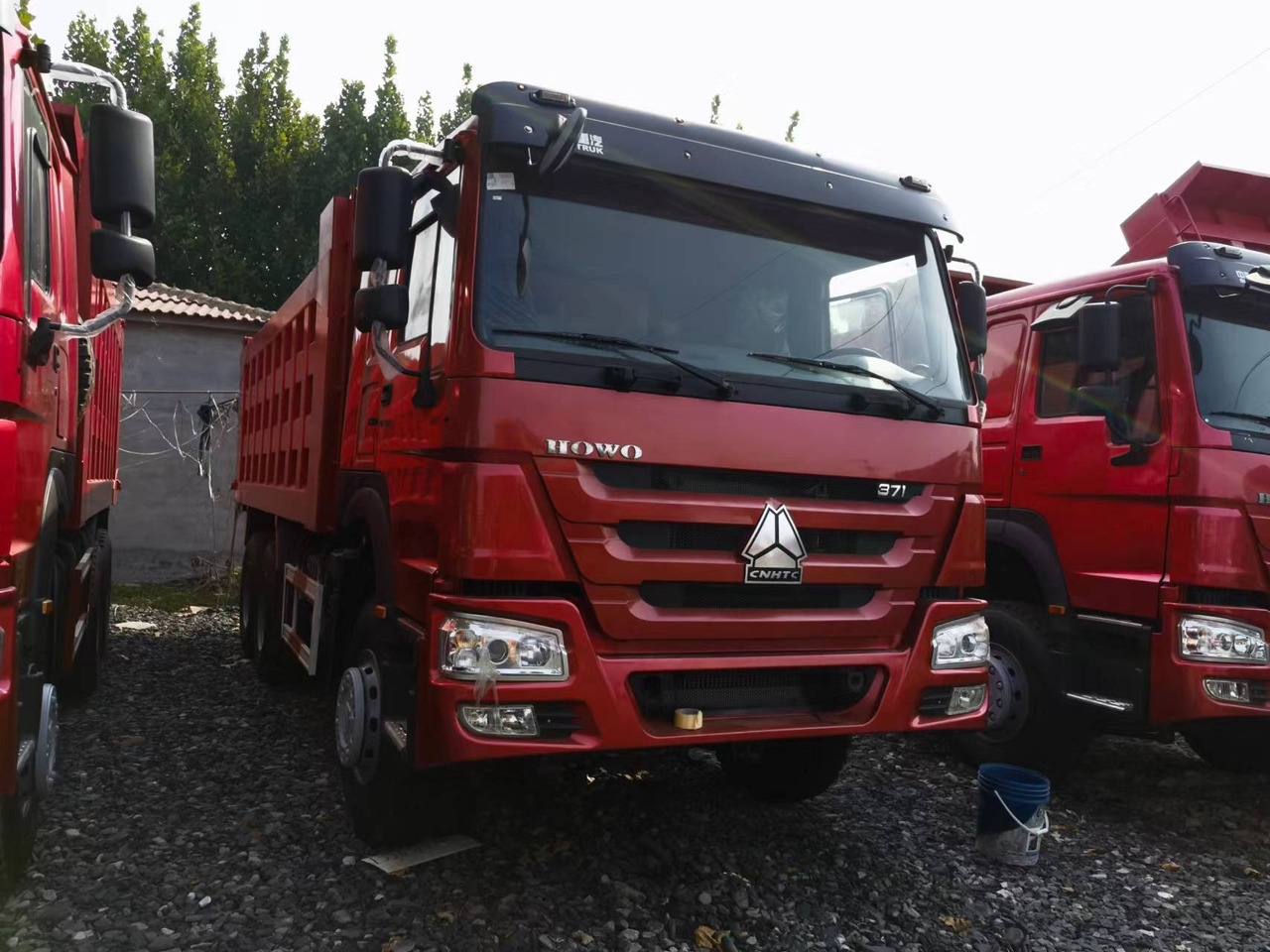 Sinotruk HOWO 371 6*4 Dump truck - Camión volquete: foto 3 Sinotruk HOWO 371 6*4 Dump truck - Camión volquete: foto 3