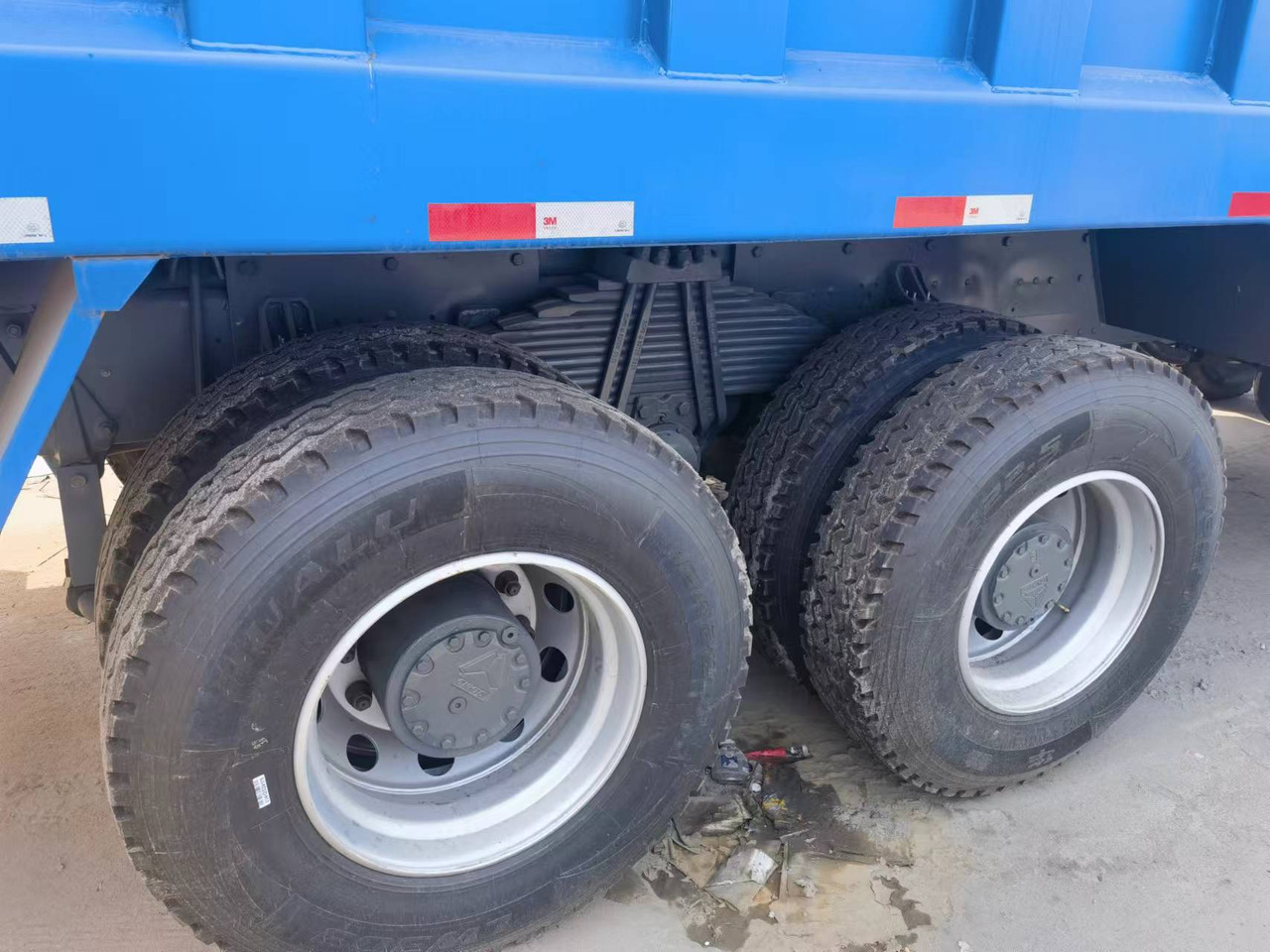 Sinotruk HOWO 371 6*4 Dump truck - Camión volquete: foto 2 Sinotruk HOWO 371 6*4 Dump truck - Camión volquete: foto 2
