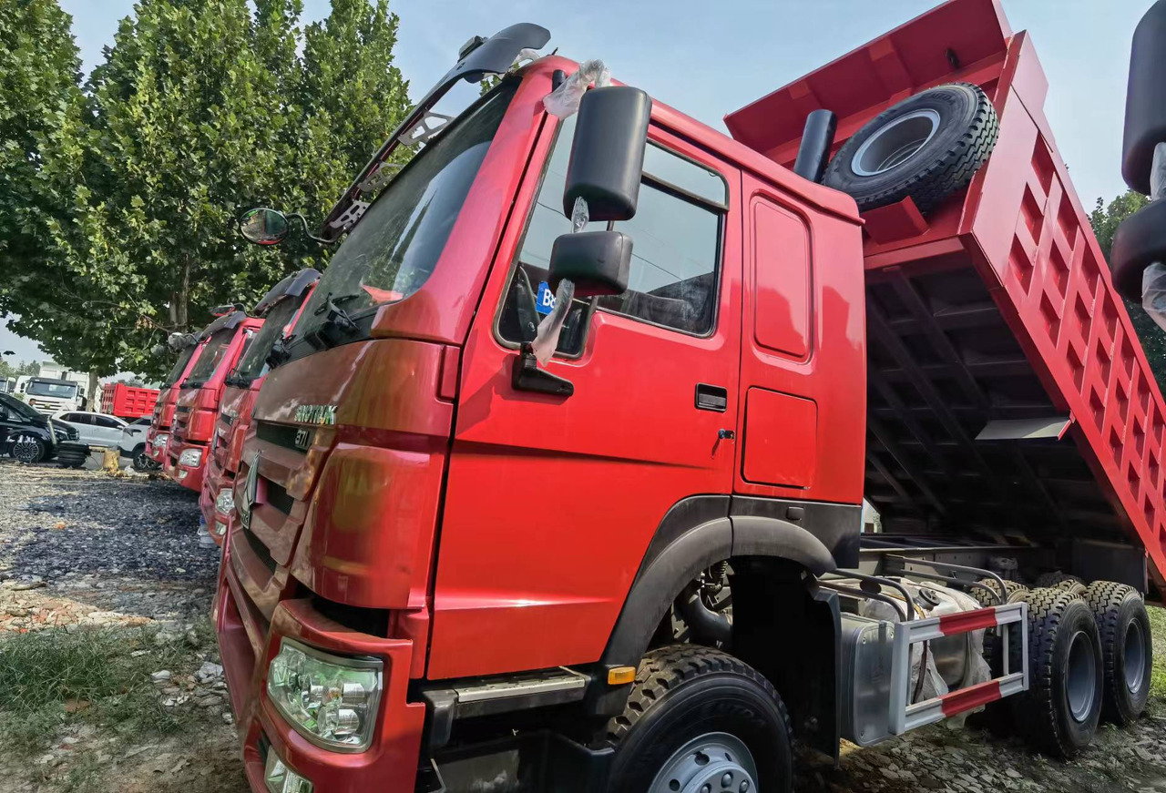Sinotruk HOWO 371 6*4 Dump truck - Camión volquete: foto 2 Sinotruk HOWO 371 6*4 Dump truck - Camión volquete: foto 2