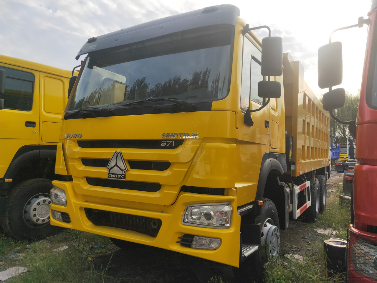Sinotruk HOWO 371 6*4 Dump truck - Camión volquete: foto 1 Sinotruk HOWO 371 6*4 Dump truck - Camión volquete: foto 1