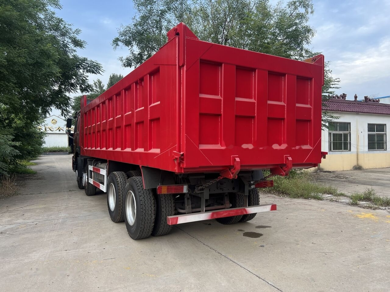 Sinotruk HOWO 8*4 Dump truck - Camión volquete: foto 4 Sinotruk HOWO 8*4 Dump truck - Camión volquete: foto 4