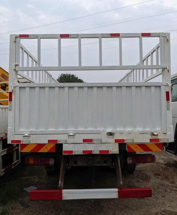 Sinotruk HOWO 8*4 Fence Truck - Camión caja abierta: foto 4 Sinotruk HOWO 8*4 Fence Truck - Camión caja abierta: foto 4