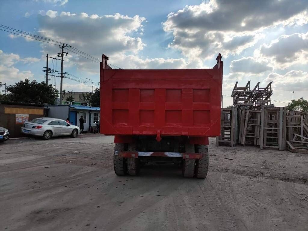 Sinotruk Howo - Camión volquete: foto 2 Sinotruk Howo - Camión volquete: foto 2