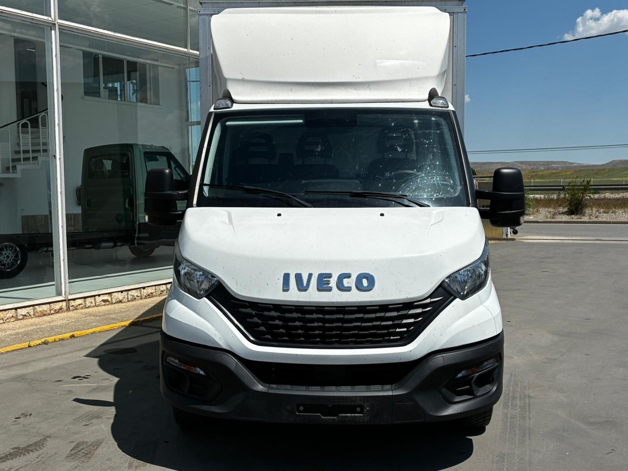 Caja cerrada IVECO 35C16 20m3 - Furgoneta caja cerrada: foto 2 Caja cerrada IVECO 35C16 20m3 - Furgoneta caja cerrada: foto 2