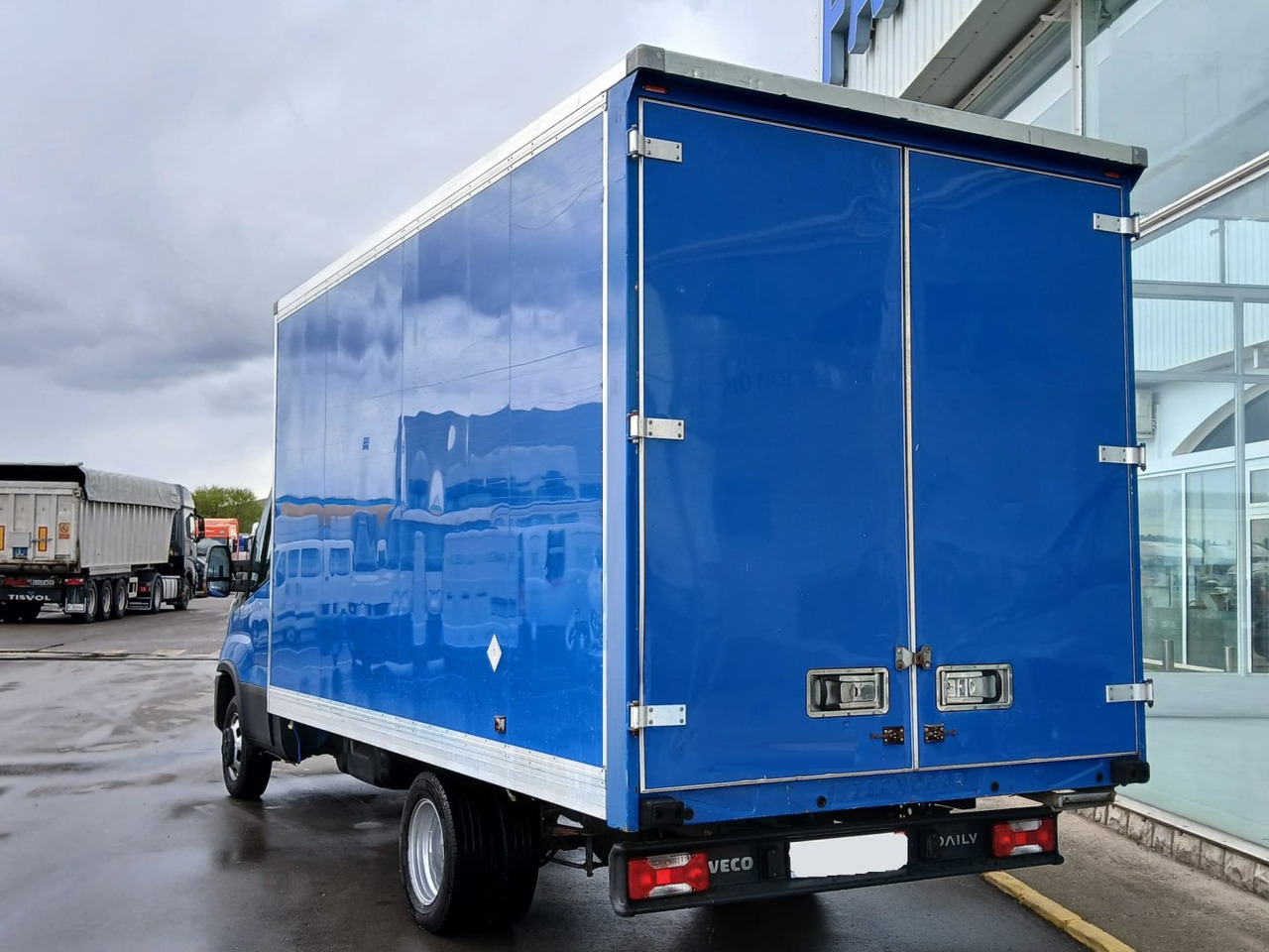 Caja cerrada IVECO 35C16 20m3 - Furgoneta caja cerrada: foto 4 Caja cerrada IVECO 35C16 20m3 - Furgoneta caja cerrada: foto 4