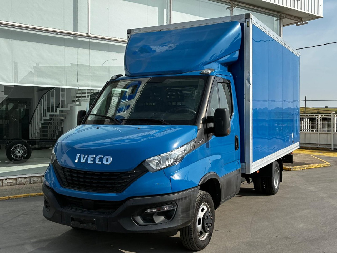 Caja cerrada IVECO 35C16 20m3 - Furgoneta caja cerrada: foto 1 Caja cerrada IVECO 35C16 20m3 - Furgoneta caja cerrada: foto 1