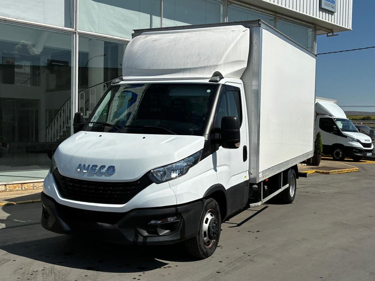 Caja cerrada IVECO 35C16 20m3 - Furgoneta caja cerrada: foto 1 Caja cerrada IVECO 35C16 20m3 - Furgoneta caja cerrada: foto 1