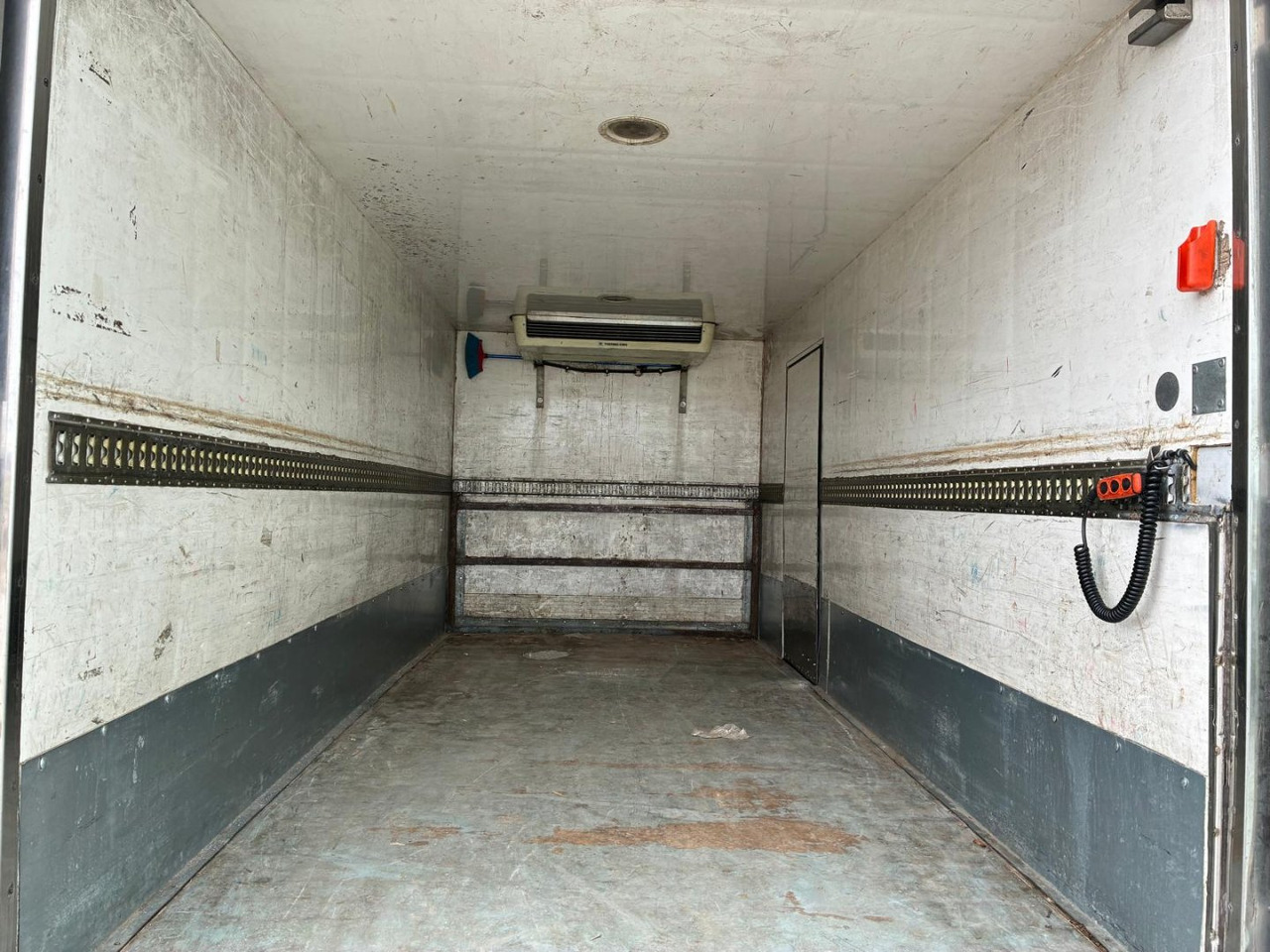 Camión frigorífico Caja cerrada IVECO Eurocargo ML 100 E18 P: foto 6