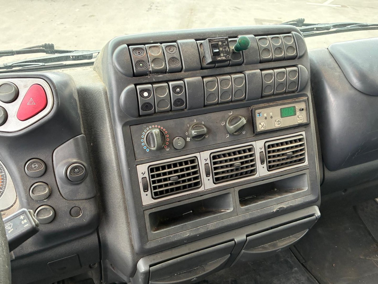 Camión frigorífico Caja cerrada IVECO Eurocargo ML 100 E18 P: foto 9