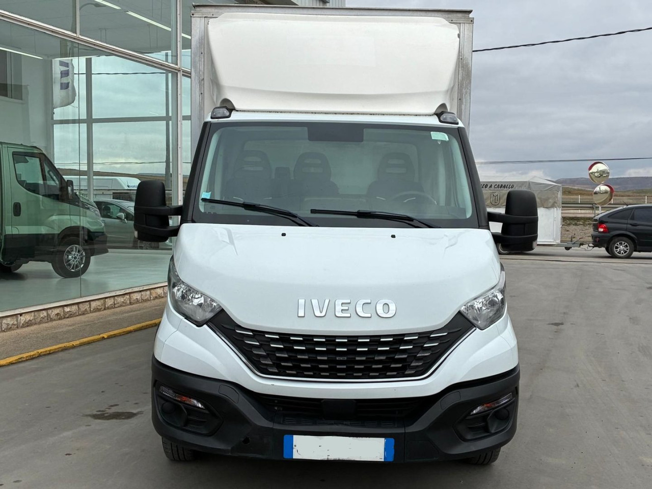 Caja cerrada con plataforma elevadora IVECO 35C16 20m3 Automática - Furgoneta caja cerrada: foto 2 Caja cerrada con plataforma elevadora IVECO 35C16 20m3 Automática - Furgoneta caja cerrada: foto 2