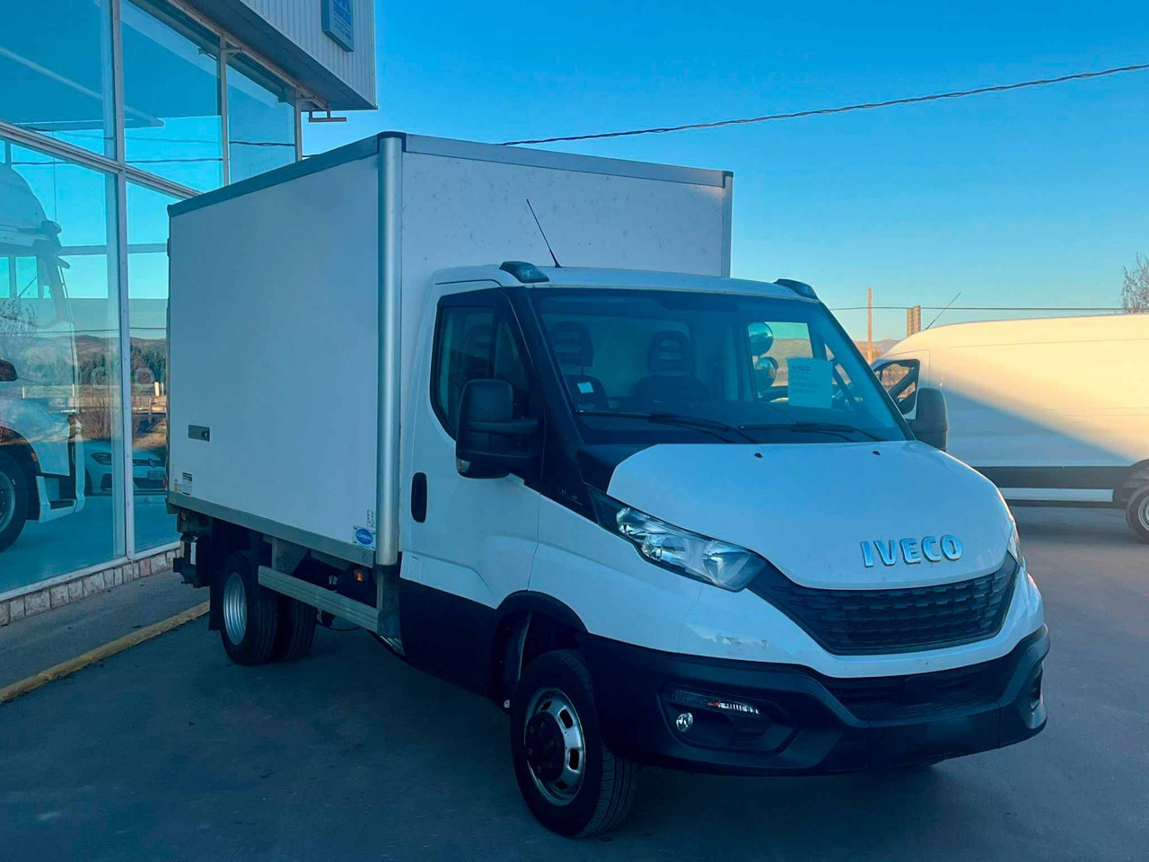 Isotermo IVECO 35C14 ISOTERMO PUERTA ELEVADORA - Furgoneta caja cerrada: foto 3 Isotermo IVECO 35C14 ISOTERMO PUERTA ELEVADORA - Furgoneta caja cerrada: foto 3