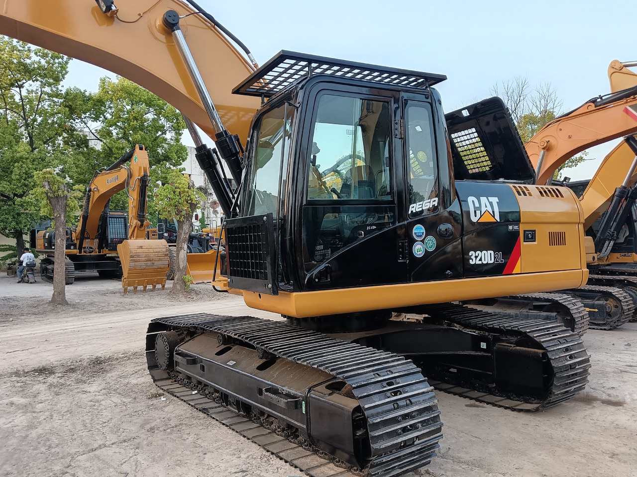 CAT 320D 2 L 320 GC 323 D - Excavadora de cadenas: foto 2 CAT 320D 2 L 320 GC 323 D - Excavadora de cadenas: foto 2