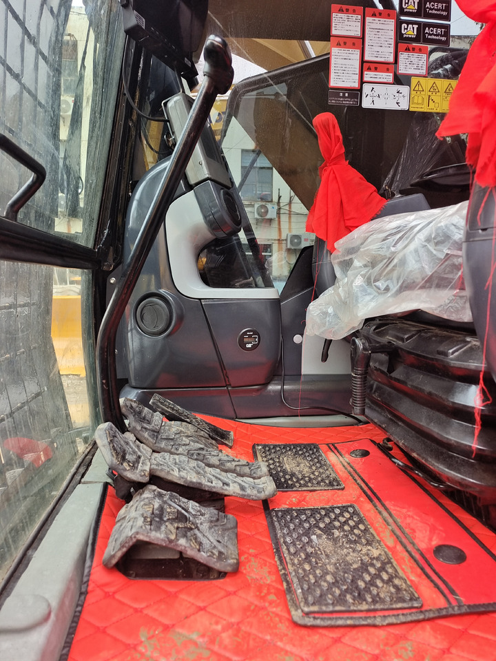 CAT 320D2L WITH 3 CAMERAS - Excavadora de cadenas: foto 4 CAT 320D2L WITH 3 CAMERAS - Excavadora de cadenas: foto 4