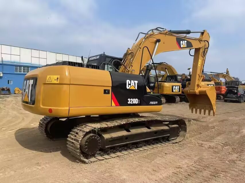 CATERPILLAR 320D2 L - Excavadora de cadenas: foto 1 CATERPILLAR 320D2 L - Excavadora de cadenas: foto 1