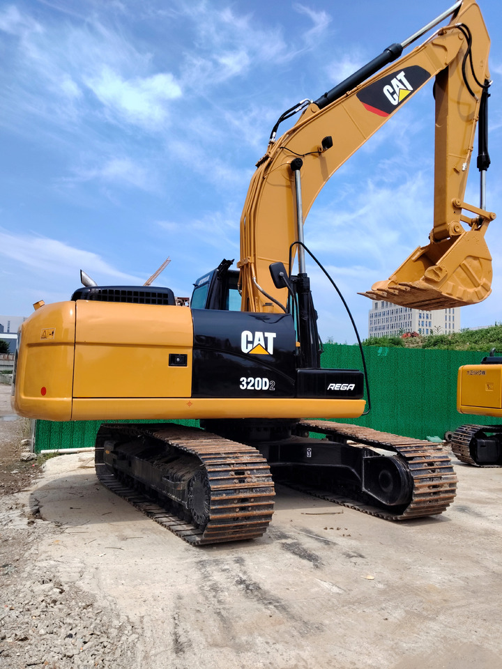CATERPILLAR 320D2L with C7.1 ENGINE CAT 320D2 L 320 D 2 L C 7.1 ENGINE - Excavadora de cadenas: foto 1 CATERPILLAR 320D2L with C7.1 ENGINE CAT 320D2 L 320 D 2 L C 7.1 ENGINE - Excavadora de cadenas: foto 1