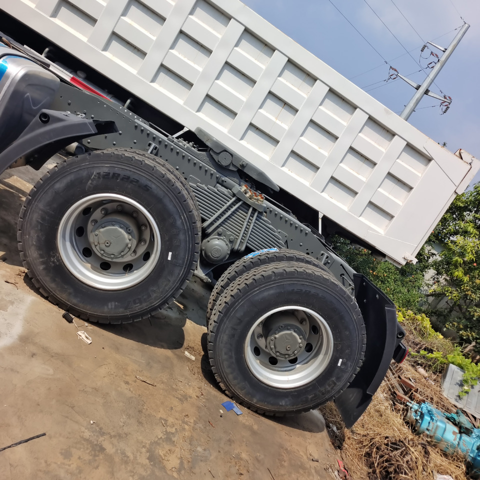 SINOTRUK HOWO 371 375 380 400 420 HP - Cabeza tractora: foto 2 SINOTRUK HOWO 371 375 380 400 420 HP - Cabeza tractora: foto 2