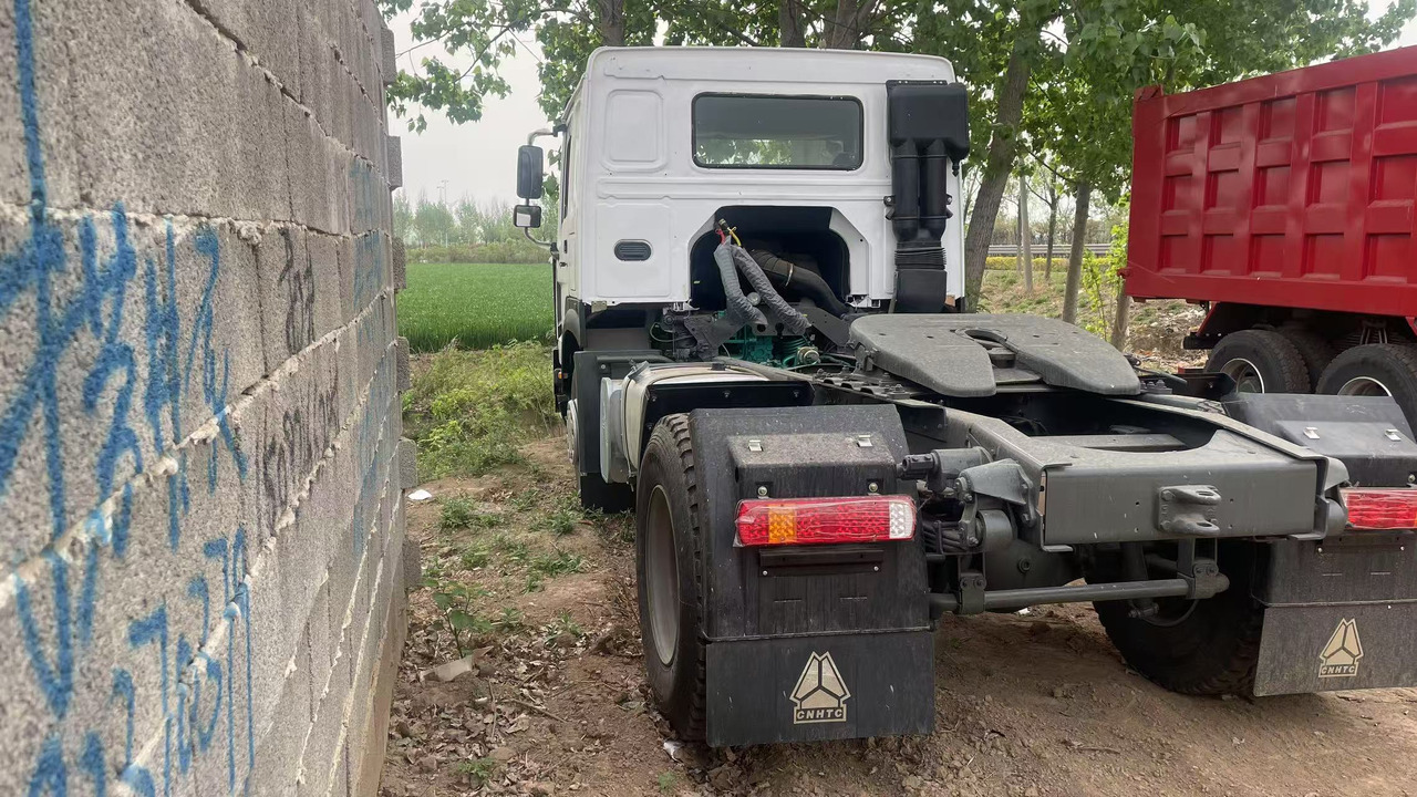 SINOTRUK HOWO 4*2 TRACTOR HEAD 371 375 380 400 420 HP - Cabeza tractora: foto 4 SINOTRUK HOWO 4*2 TRACTOR HEAD 371 375 380 400 420 HP - Cabeza tractora: foto 4