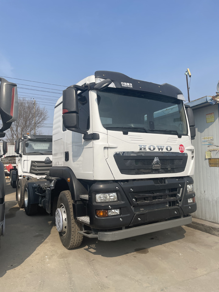 SINOTRUK HOWO 420HP TRACTOR HEAD - Cabeza tractora: foto 2 SINOTRUK HOWO 420HP TRACTOR HEAD - Cabeza tractora: foto 2
