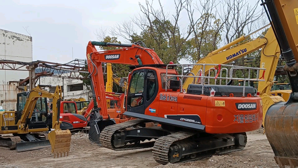 DOOSAN DX225 LC - 9C DX225LCA - Excavadora de cadenas: foto 2 DOOSAN DX225 LC - 9C DX225LCA - Excavadora de cadenas: foto 2