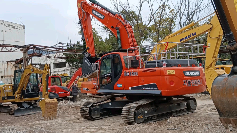 DOOSAN DX225 LC - 9C DX225LCA - Excavadora de cadenas: foto 3 DOOSAN DX225 LC - 9C DX225LCA - Excavadora de cadenas: foto 3