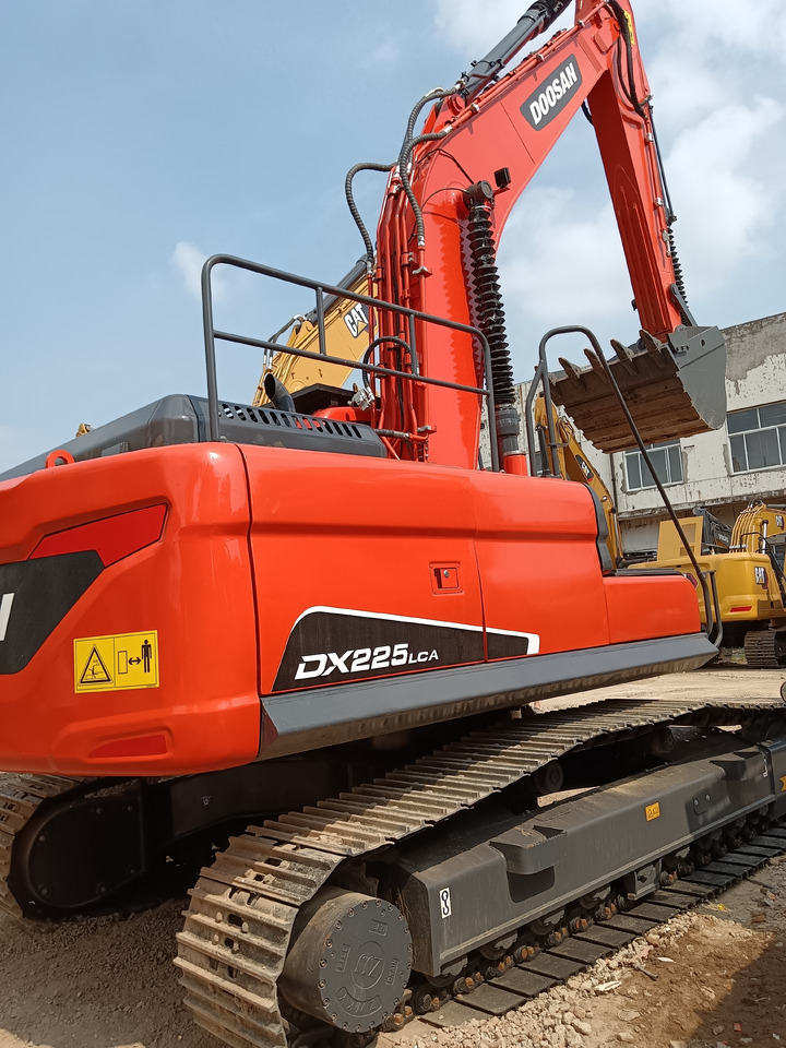 DOOSAN DX225 LCA DX 225 LC - 9C - Excavadora de cadenas: foto 1 DOOSAN DX225 LCA DX 225 LC - 9C - Excavadora de cadenas: foto 1