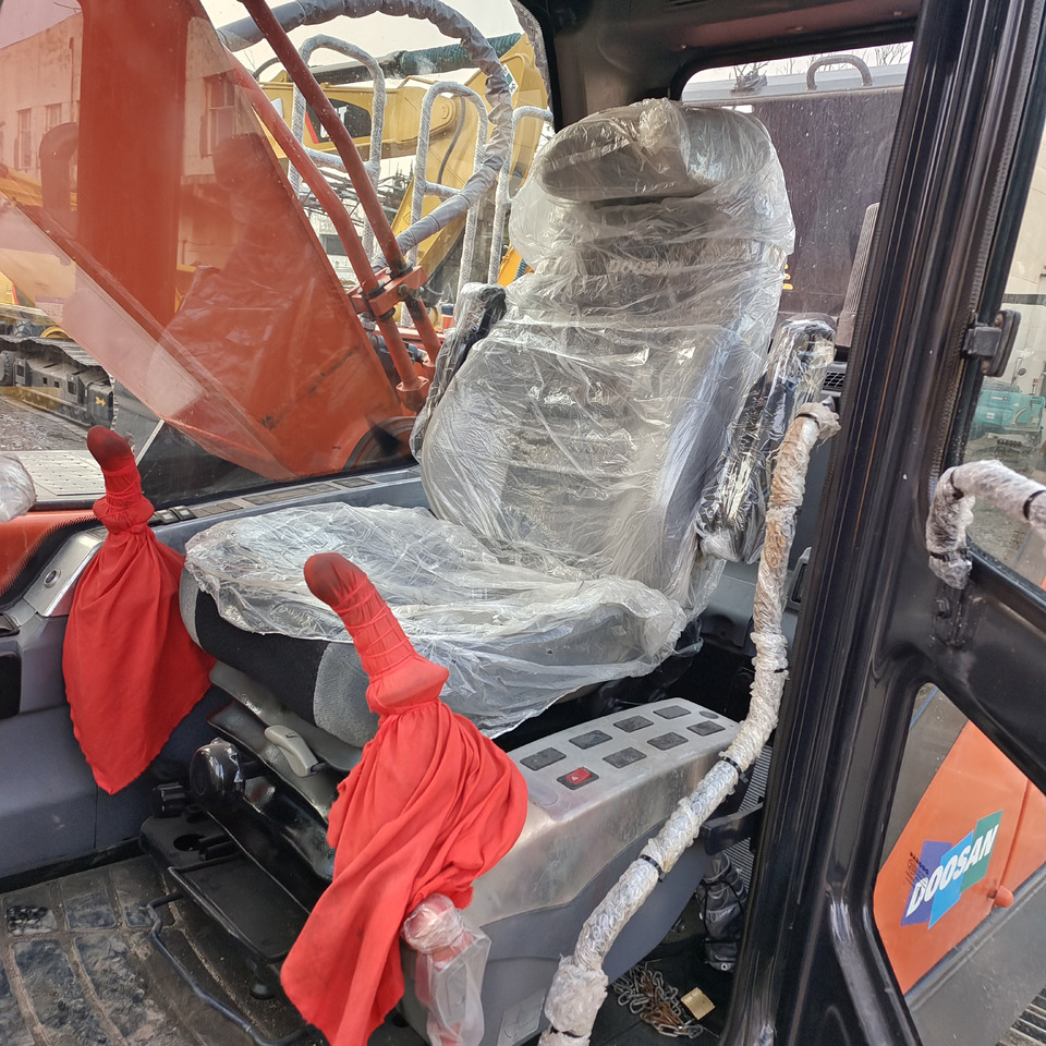 DOOSAN DX300LC-9C - Excavadora de cadenas: foto 4 DOOSAN DX300LC-9C - Excavadora de cadenas: foto 4