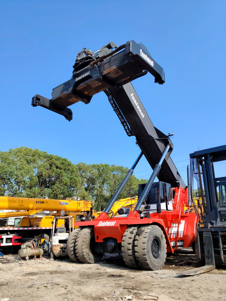 FANTUZZI CS45KM 45 TON - Reach stacker: foto 1 FANTUZZI CS45KM 45 TON - Reach stacker: foto 1