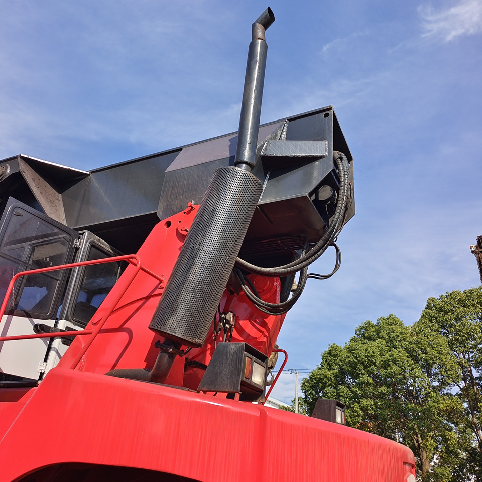 FANTUZZI CS45KMHD 45 TON - Reach stacker: foto 5 FANTUZZI CS45KMHD 45 TON - Reach stacker: foto 5